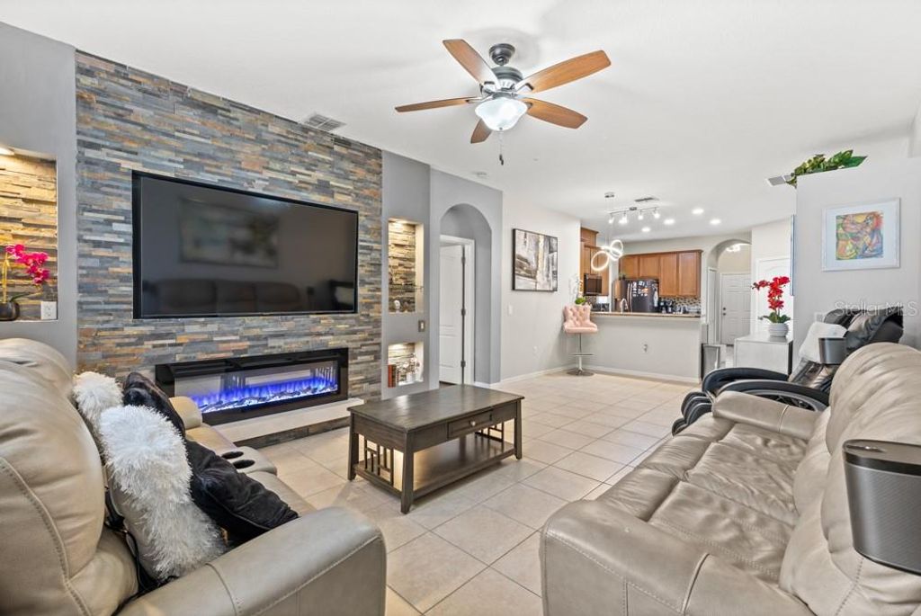 Image 4 of property listing at 1502 FERN BAY COURT, Orlando, FL 32824