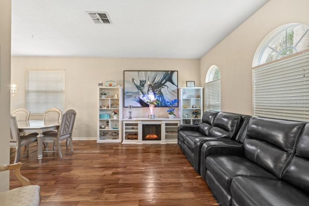 Image 9 of property listing at 1502 FERN BAY COURT, Orlando, FL 32824