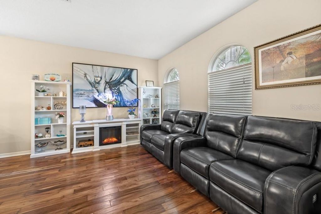 Image 10 of property listing at 1502 FERN BAY COURT, Orlando, FL 32824