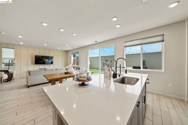 916 Diego Dr, Oakley, CA 94561