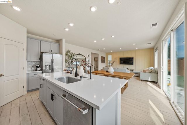 916 Diego Dr, Oakley, CA 94561