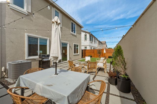 916 Diego Dr, Oakley, CA 94561