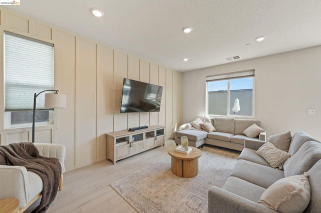 916 Diego Dr, Oakley, CA 94561