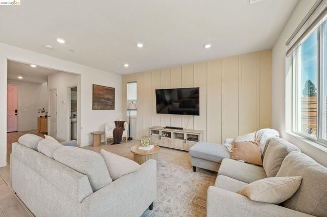 916 Diego Dr, Oakley, CA 94561