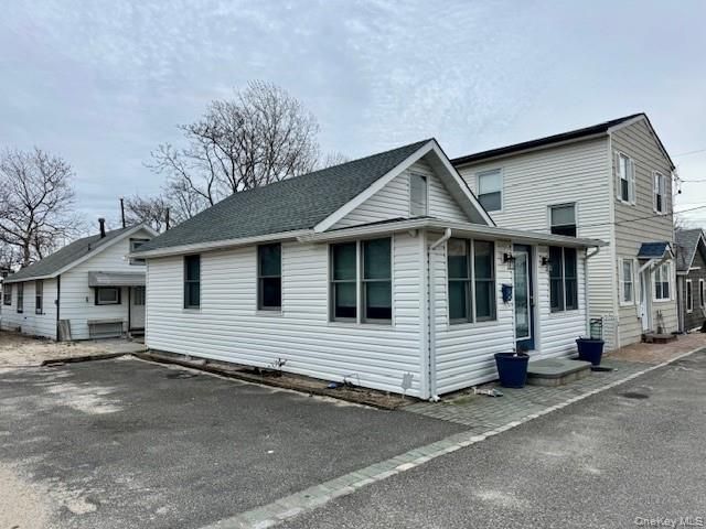 9 Greenwich Avenue, Bayville, NY 11709