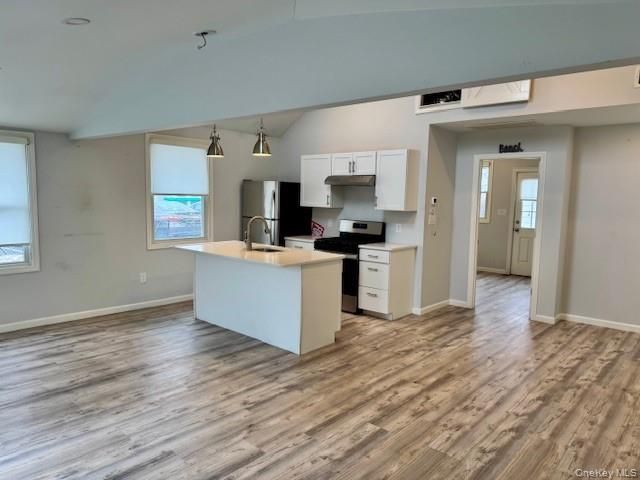 9 Greenwich Avenue, Bayville, NY 11709