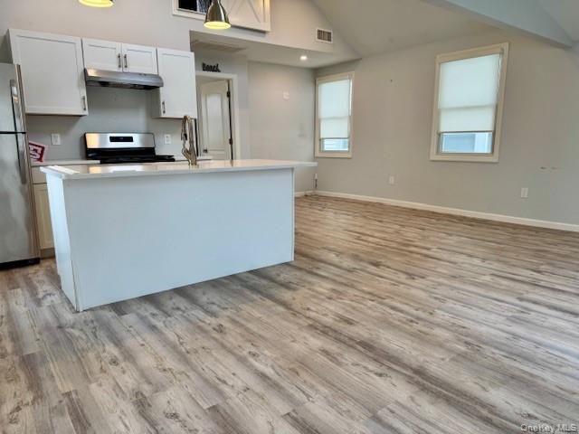 9 Greenwich Avenue, Bayville, NY 11709