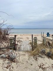 9 Greenwich Avenue, Bayville, NY 11709