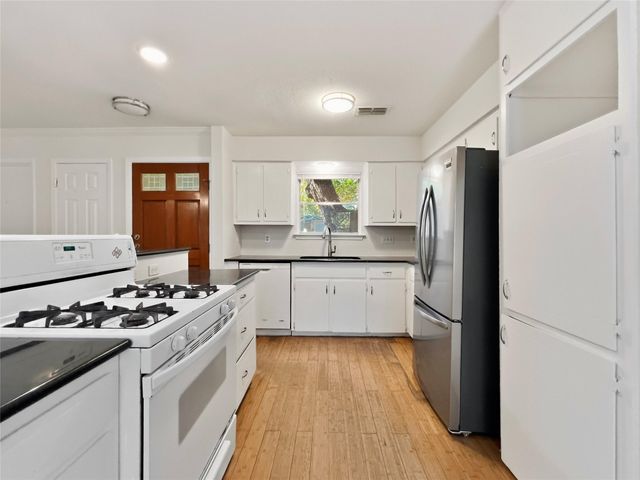 5201 Hedgewood DR, Austin, TX 78745