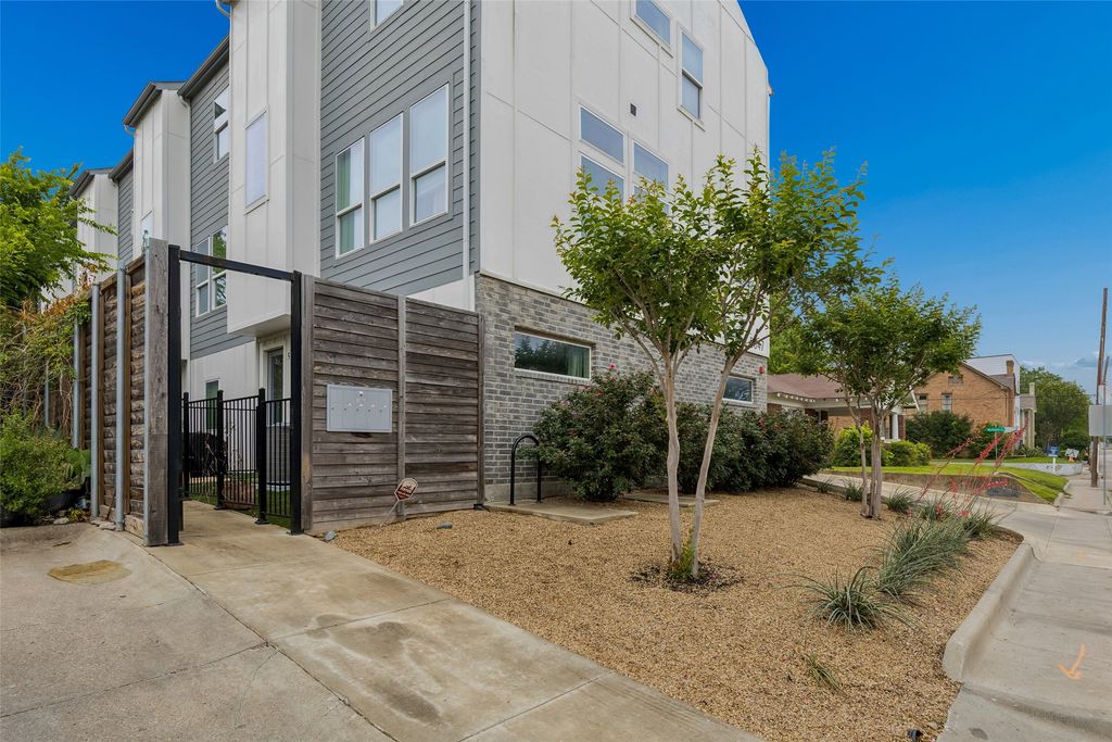 5647 Live Oak Street 101, Dallas, TX 75206