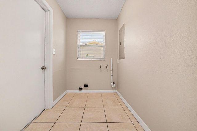 1895 S IVEY LANE, Orlando, FL 32811
