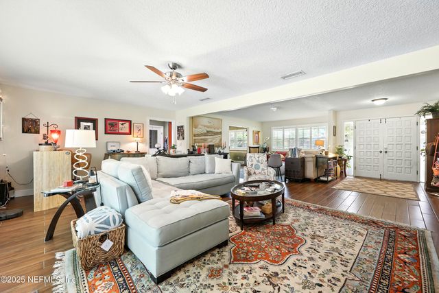 6812 CABALLERO Drive, Jacksonville, FL 32217
