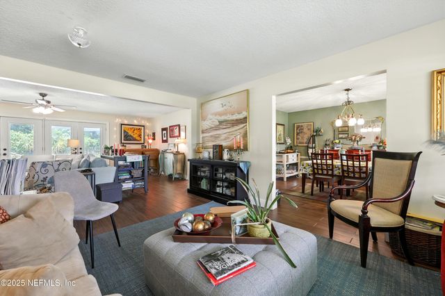 6812 CABALLERO Drive, Jacksonville, FL 32217