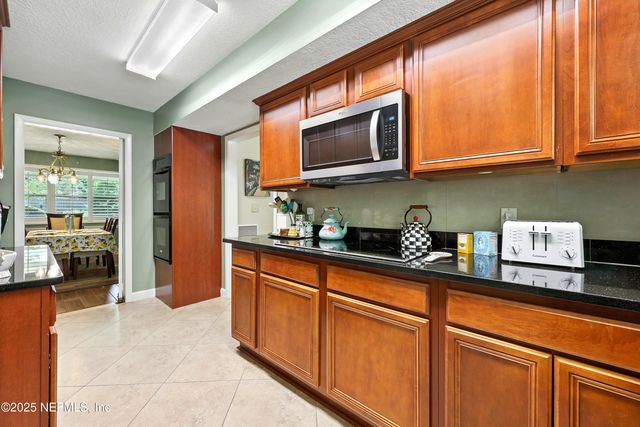 6812 CABALLERO Drive, Jacksonville, FL 32217