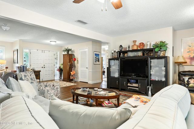 6812 CABALLERO Drive, Jacksonville, FL 32217