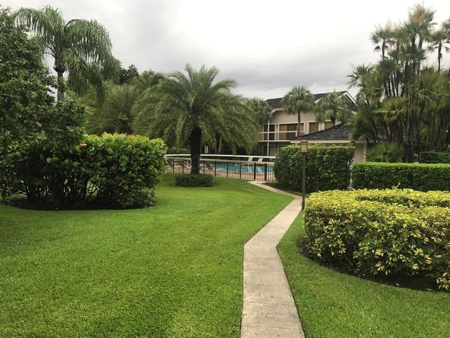 11863 Wimbledon Circle 433, Wellington, FL 33414
