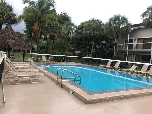 11863 Wimbledon Circle 433, Wellington, FL 33414