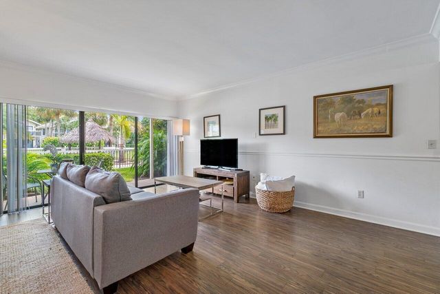 11863 Wimbledon Circle 433, Wellington, FL 33414