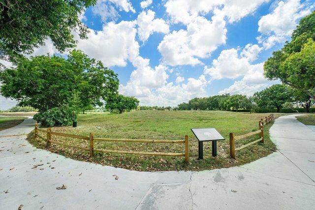 11863 Wimbledon Circle 433, Wellington, FL 33414