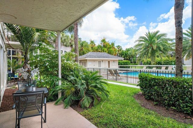 11863 Wimbledon Circle 433, Wellington, FL 33414