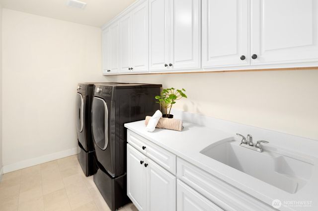 15903 98th Avenue NE, Bothell, WA 98011