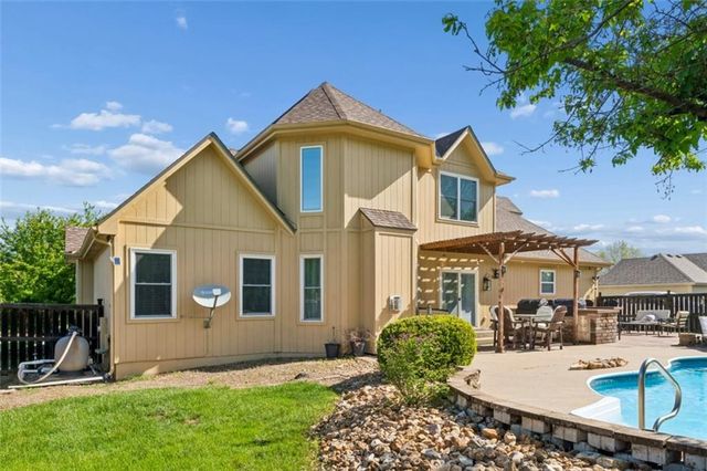 1011 Foxtail Drive, Grain Valley, MO 64029