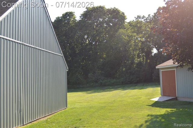 10055 Walnut Hill Drive, Davisburg, MI 48350