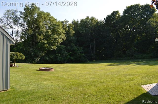 10055 Walnut Hill Drive, Davisburg, MI 48350