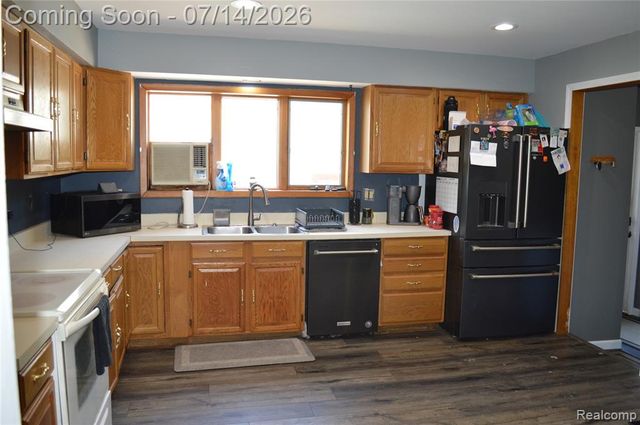 10055 Walnut Hill Drive, Davisburg, MI 48350