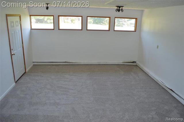 10055 Walnut Hill Drive, Davisburg, MI 48350