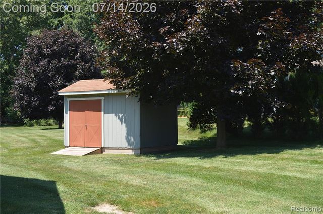 10055 Walnut Hill Drive, Davisburg, MI 48350