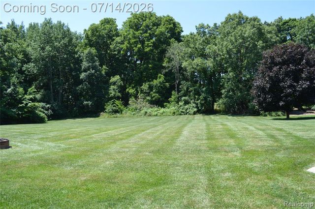 10055 Walnut Hill Drive, Davisburg, MI 48350
