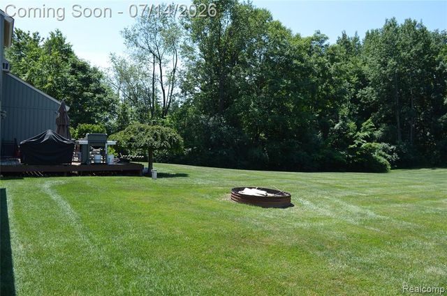 10055 Walnut Hill Drive, Davisburg, MI 48350