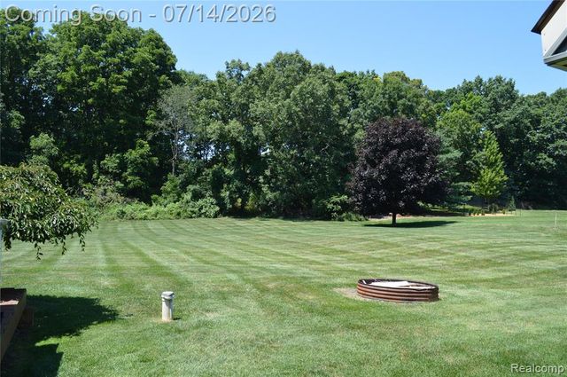 10055 Walnut Hill Drive, Davisburg, MI 48350