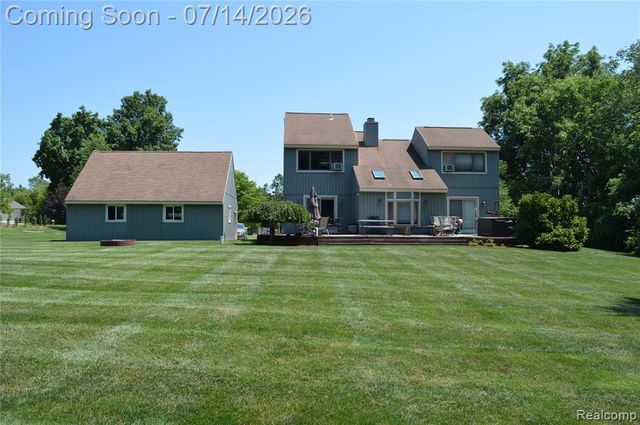 10055 Walnut Hill Drive, Davisburg, MI 48350