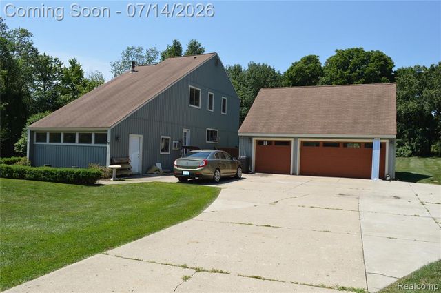 10055 Walnut Hill Drive, Davisburg, MI 48350
