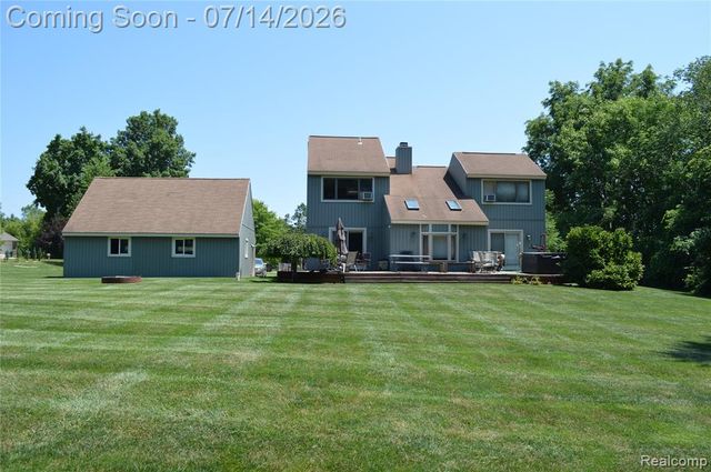 10055 Walnut Hill Drive, Davisburg, MI 48350
