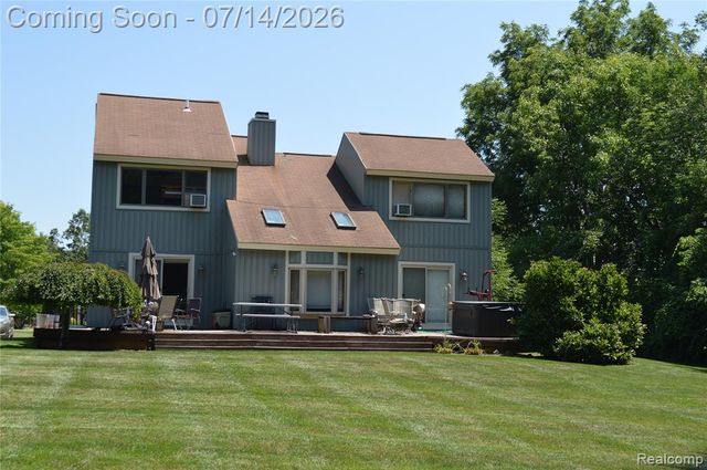 10055 Walnut Hill Drive, Davisburg, MI 48350