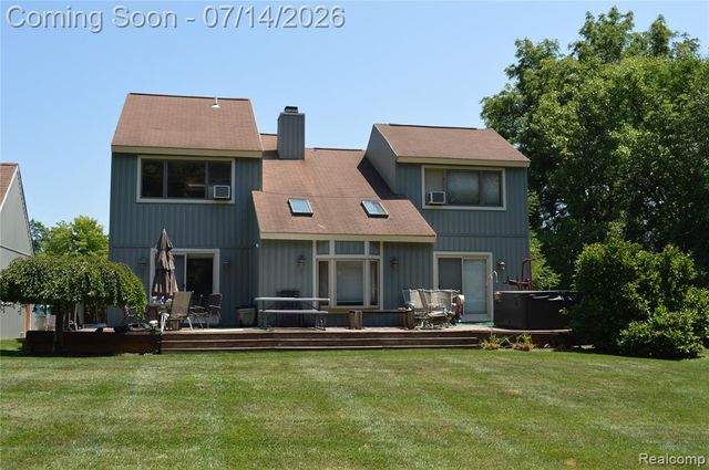 10055 Walnut Hill Drive, Davisburg, MI 48350