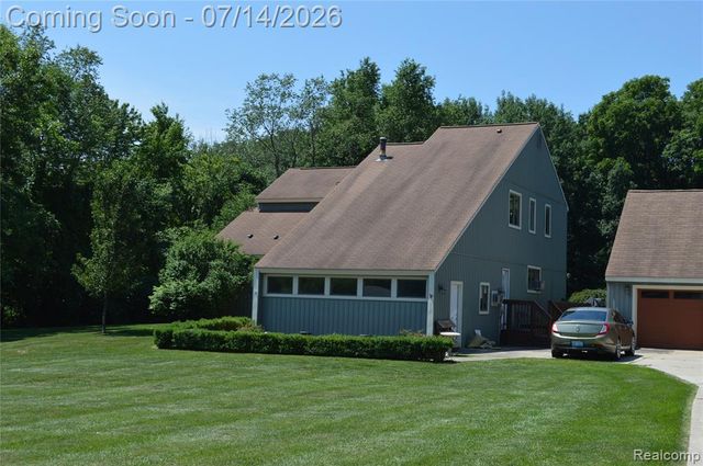10055 Walnut Hill Drive, Davisburg, MI 48350