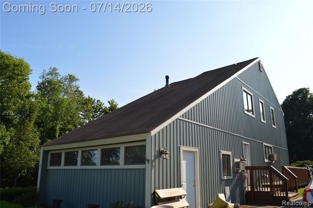 10055 Walnut Hill Drive, Davisburg, MI 48350