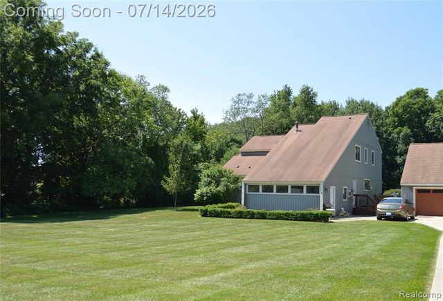 10055 Walnut Hill Drive, Davisburg, MI 48350