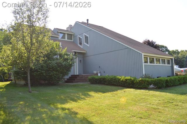 10055 Walnut Hill Drive, Davisburg, MI 48350