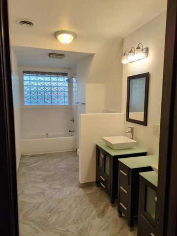 420 N Pine Avenue 3, Chicago, IL 60644