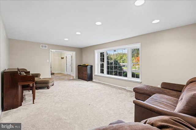 867 OLSEN DR, Yardley, PA 19067