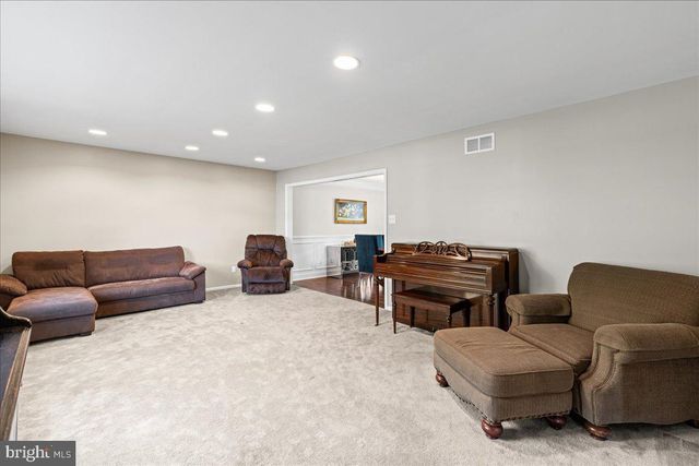 867 OLSEN DR, Yardley, PA 19067
