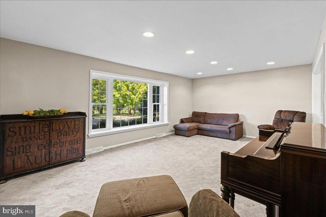 867 OLSEN DR, Yardley, PA 19067