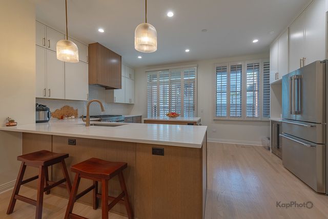1117 W Monroe Street 8, Chicago, IL 60607