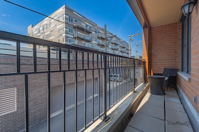 1117 W Monroe Street 8, Chicago, IL 60607
