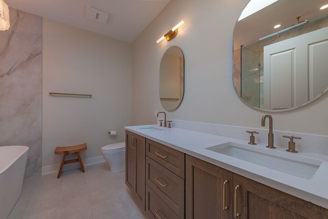 1117 W Monroe Street 8, Chicago, IL 60607